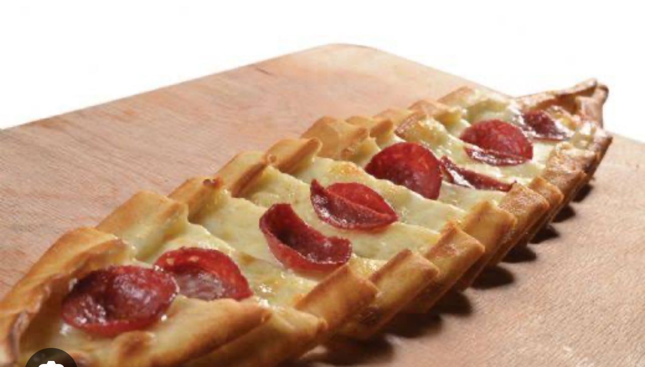 Kaşarlı Sucuklu Pide