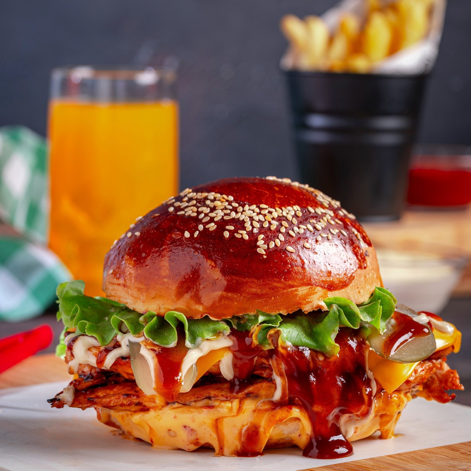 Barbekü Soslu Chicken Burger