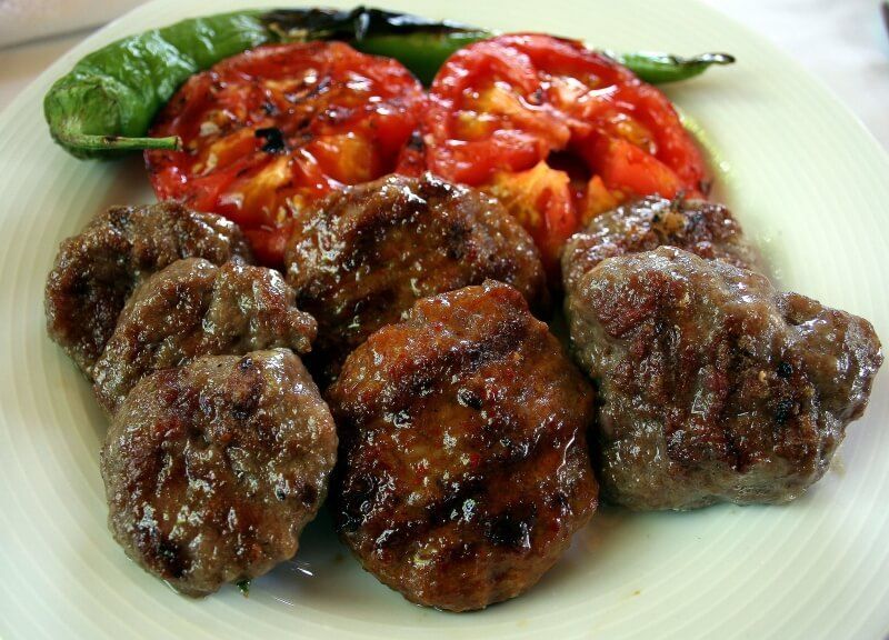 Köfte Porsiyon 200 gram civarında.