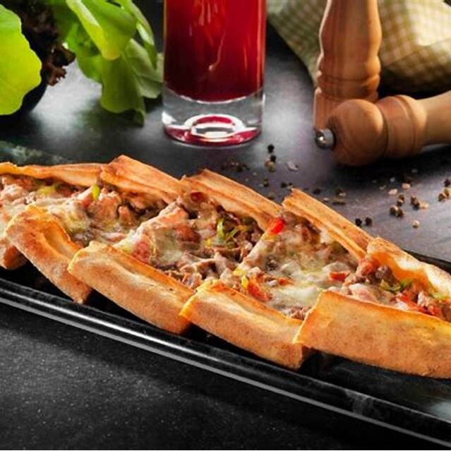Sucuklu Kaşarlı Pide