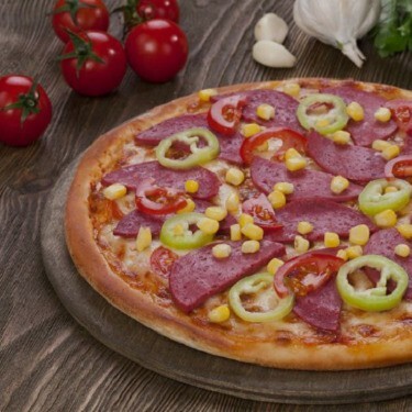 Süper Line Pizza Şöleni VIP Sos Küp Sucuk Jambonlu Salamlı Mantarlım Gurme Pizza ( Orta Boy )