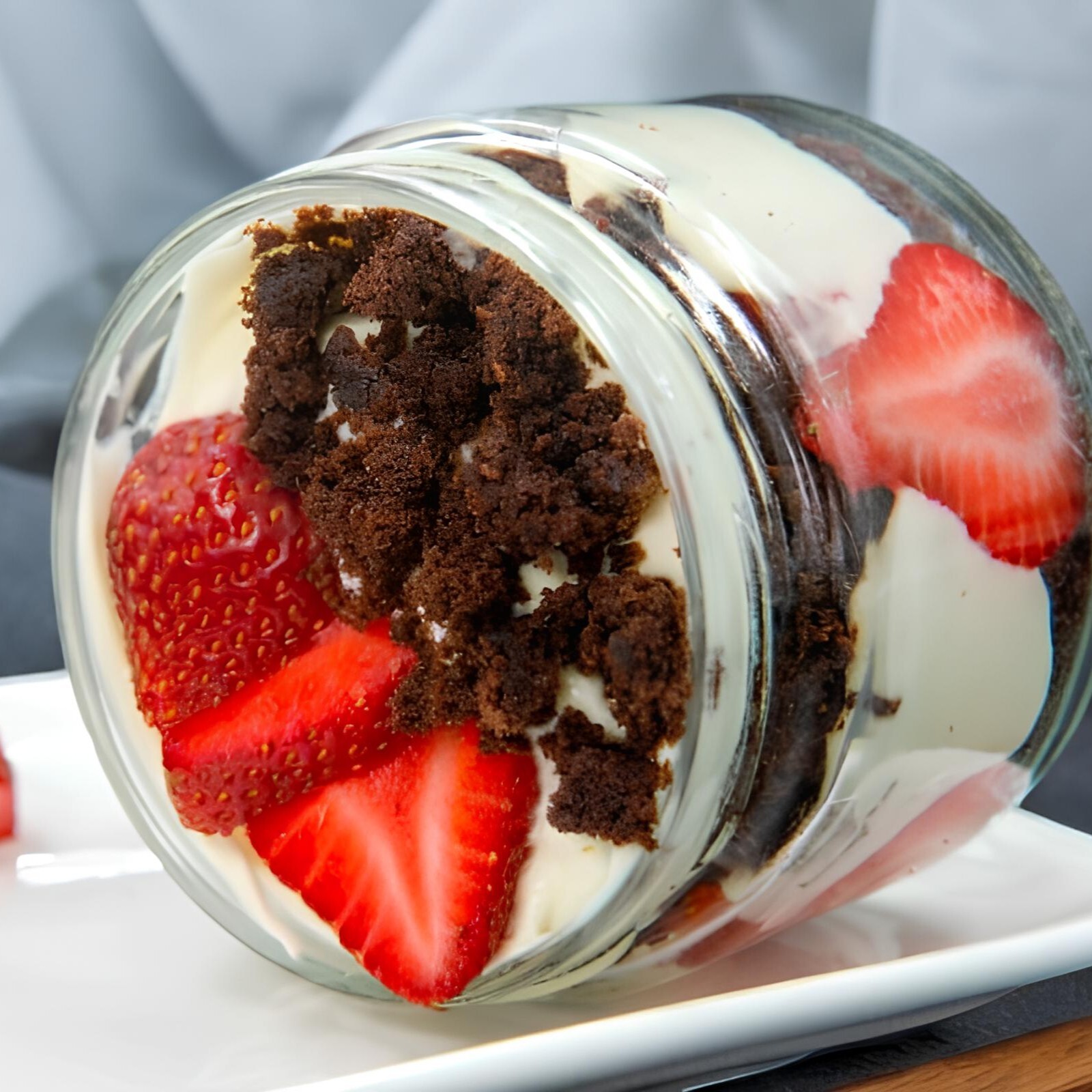 Güdük Necmi Mag (Browni Çilek Magnolya)