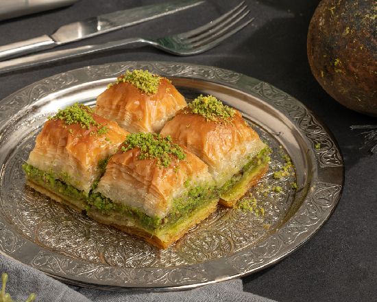 Antep Fıstıklı Sade Yağlı Baklava