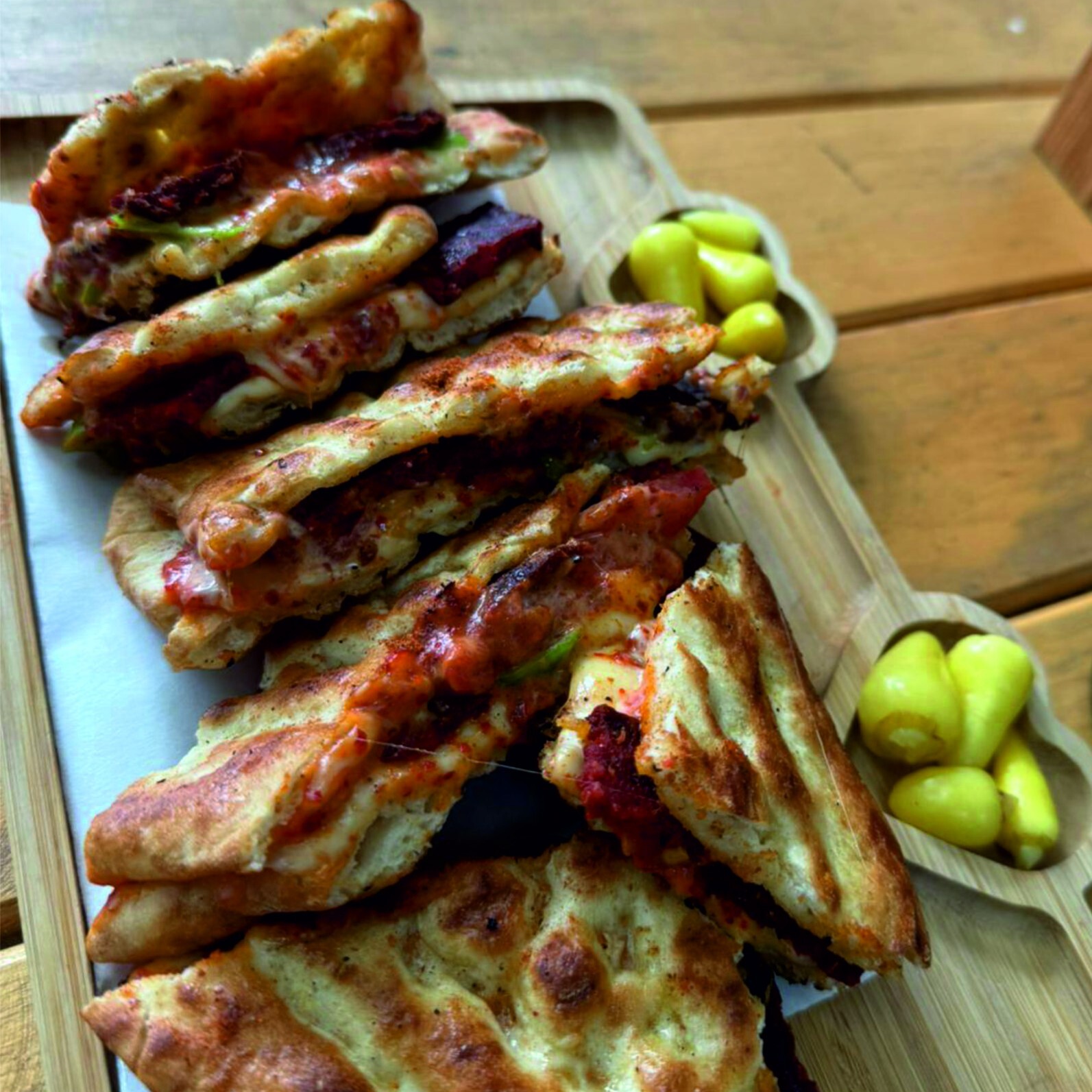 Pide Çift Kaşarlı Tost