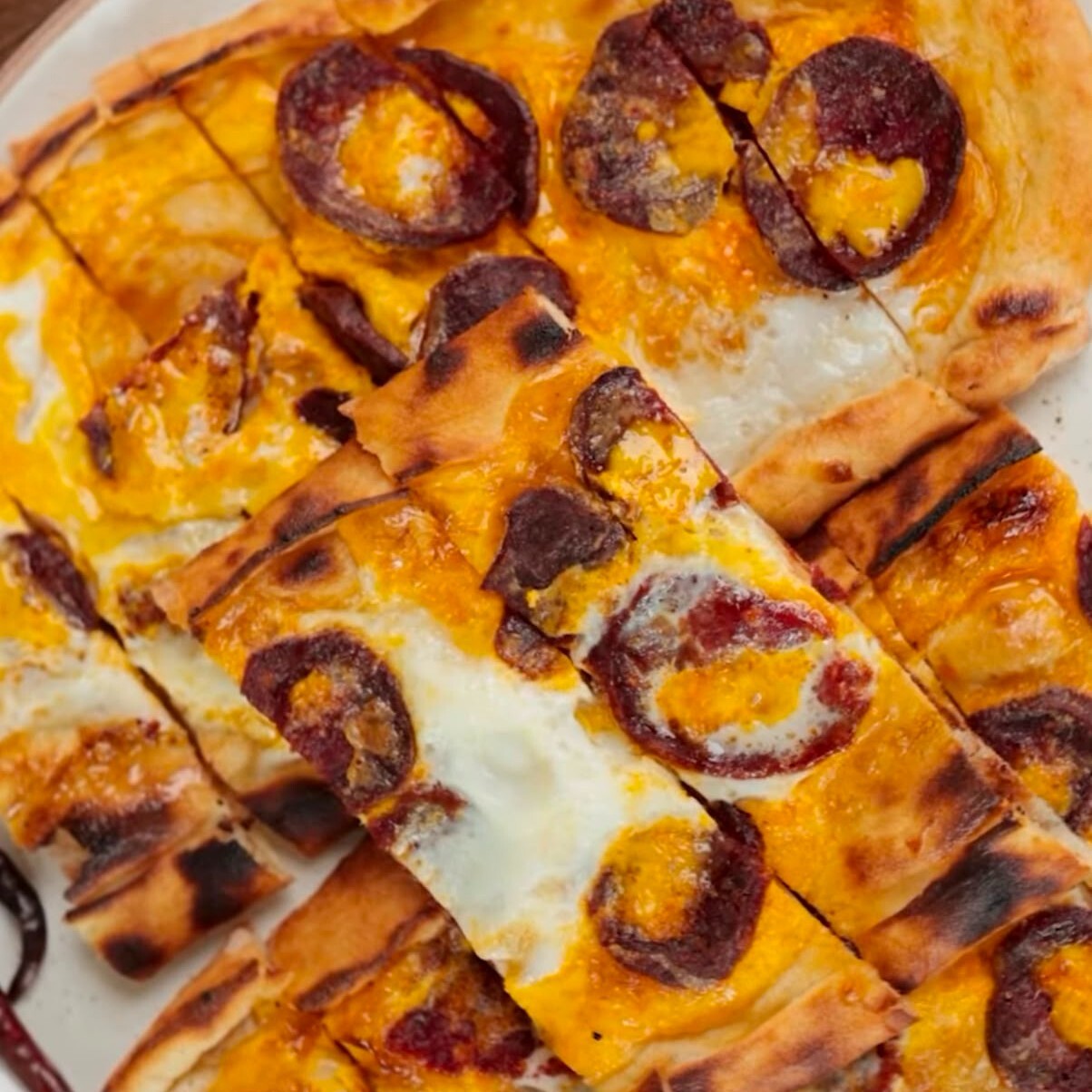 Sucuklu Yumurtalı Pide