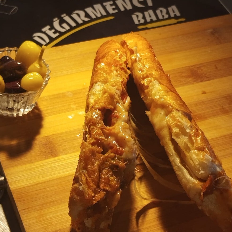 Ezine Peynirli Domatesli Tost
