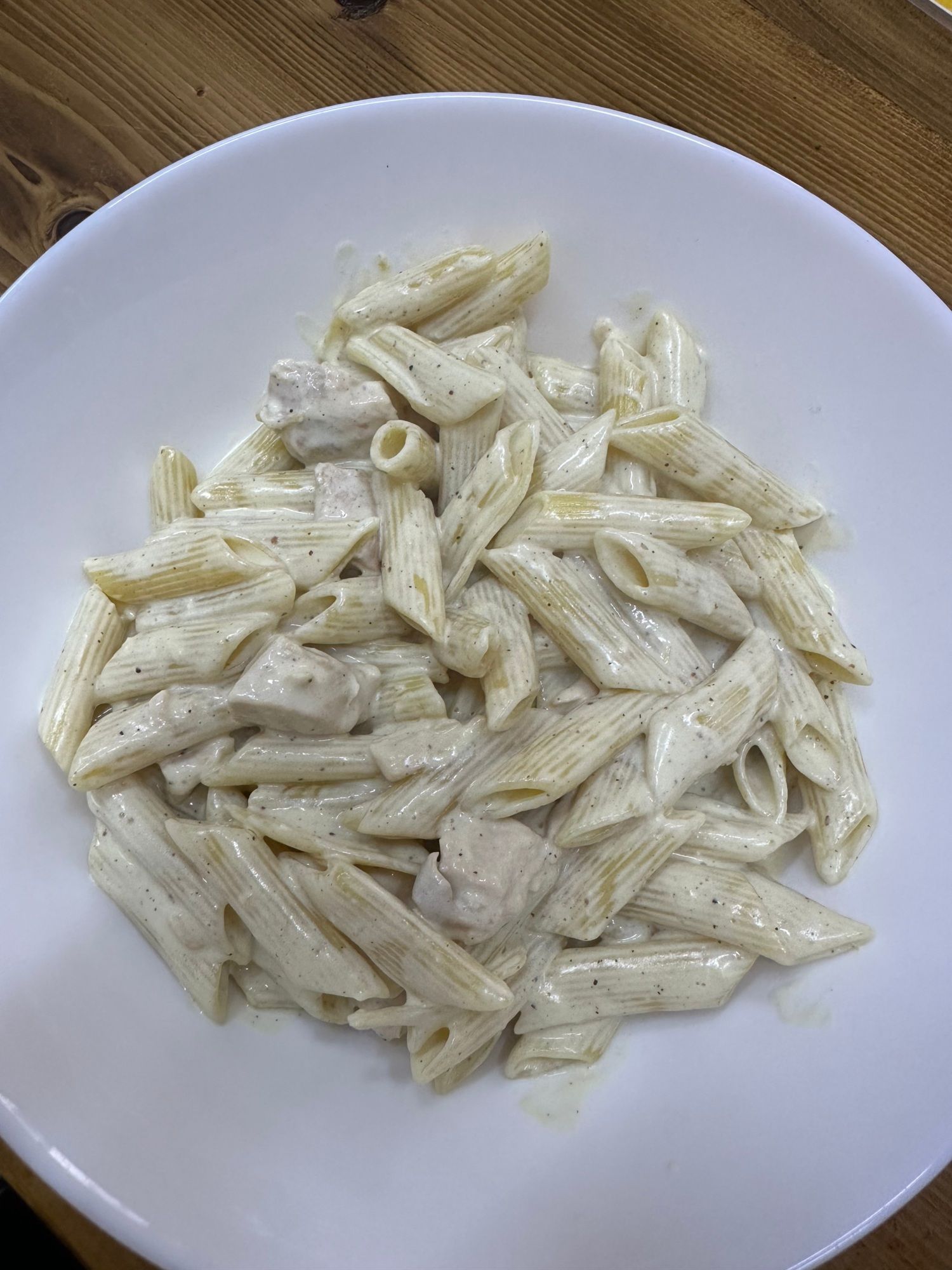 Kremalı Tavuklu Soslu Makarna