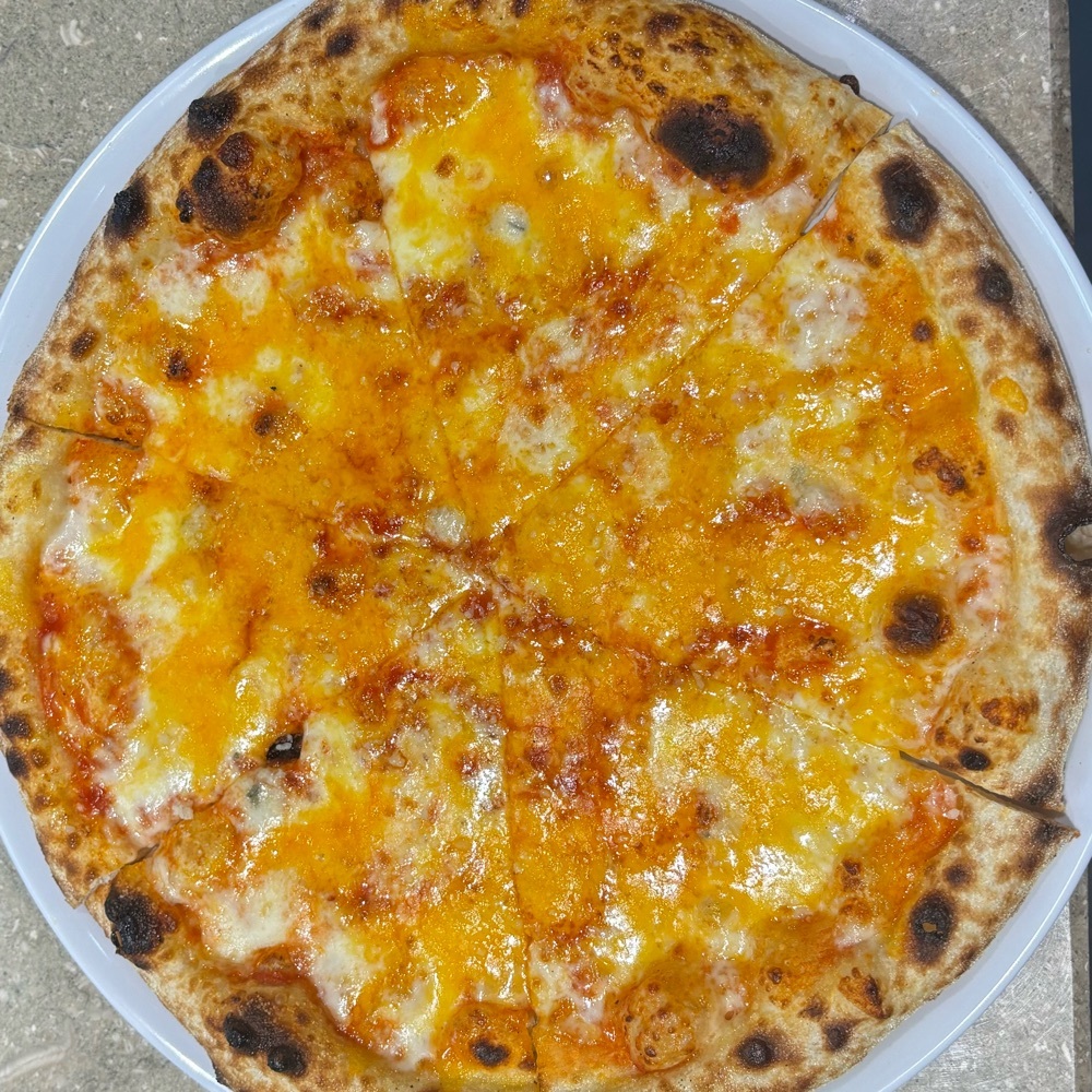 Dört Peynirli Pizza