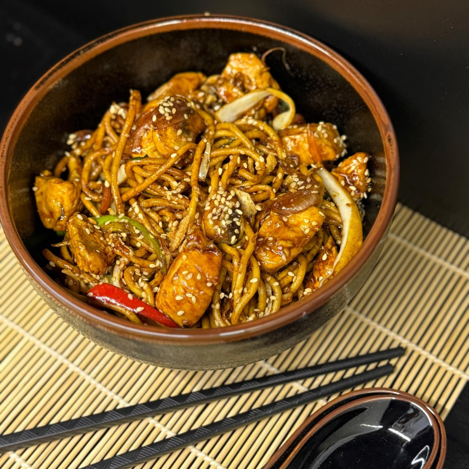 Teriyaki Soslu Tavuklu Noodle + 330 Ml. Coca Cola