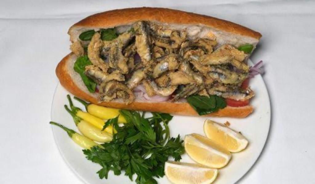 Hamsi Ekmek Arası