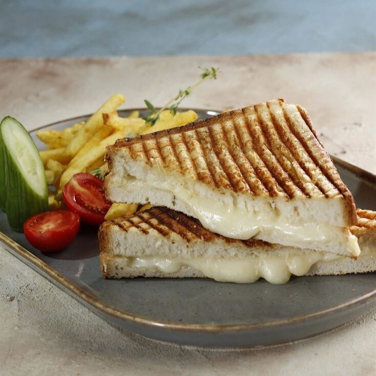 Yarım Baston Kaşarlı Tost