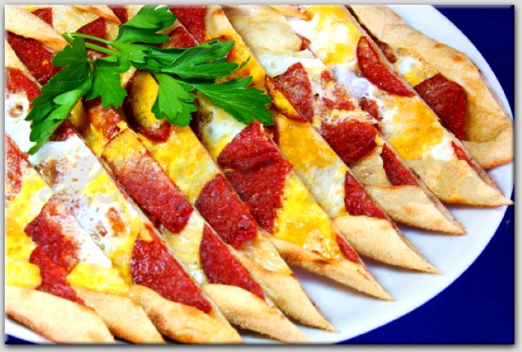 Sucuklu Yumurtalı Pide