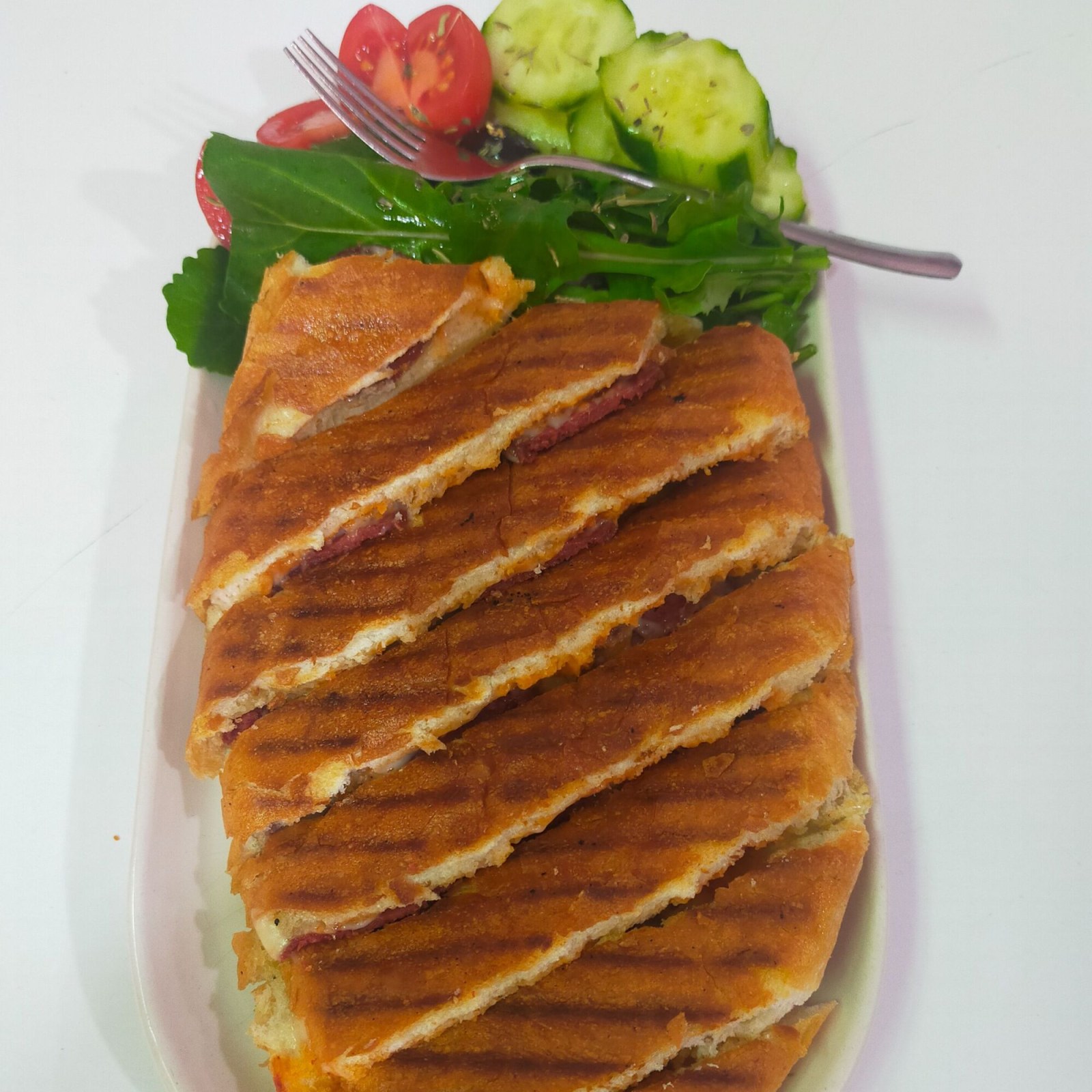 Yarım Ekmek Arası Kaşarlı Tost