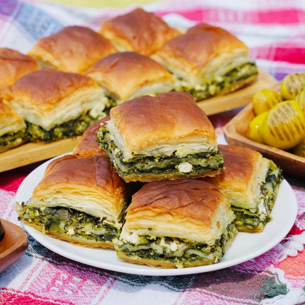 El Açması zeytin yağlı Otlu peynirli Börek (Adet) veya kğ olarak