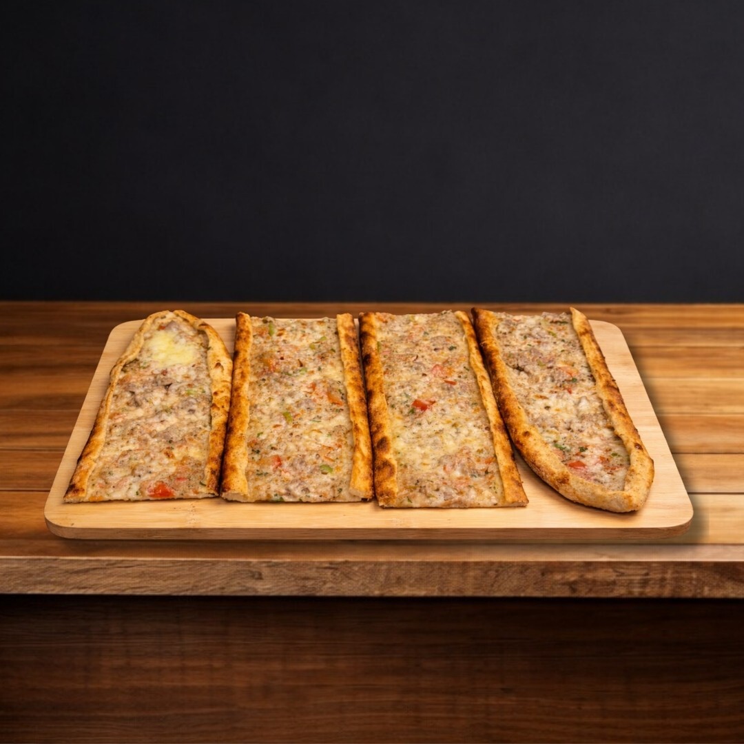 Kıymalı Kaşarlı Pide