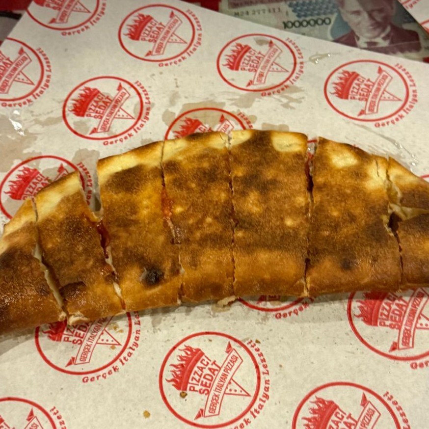 Beyaz Peynir&Zeytin&Domatesli Calzone