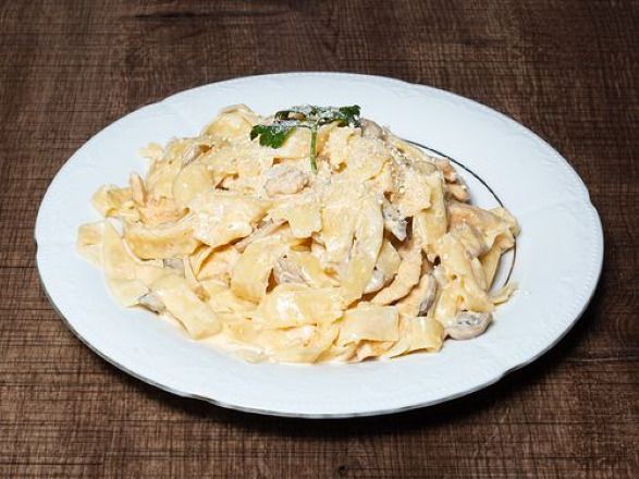 Fettuchini Alfredo Tavuklu