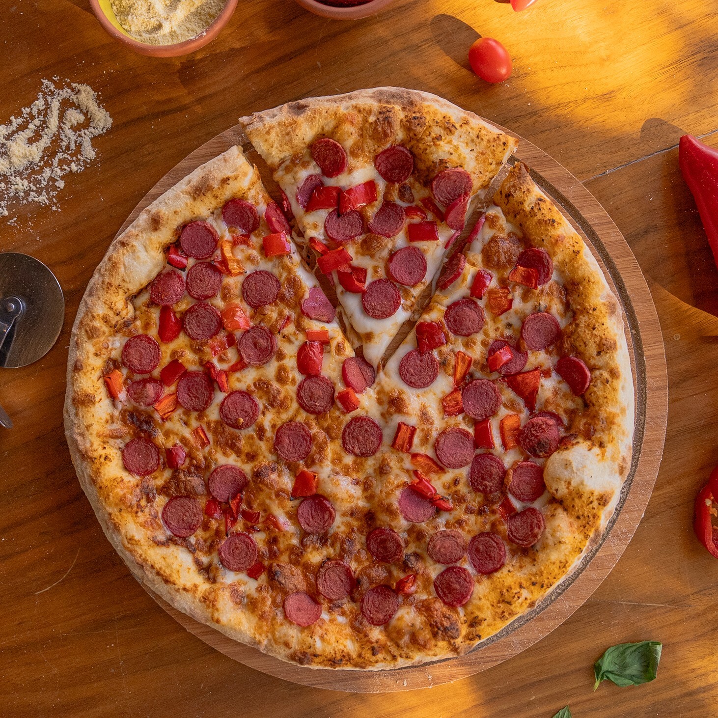 Sosisli Biberli Pizza (Büyük Boy)+Coca Cola 1 LT