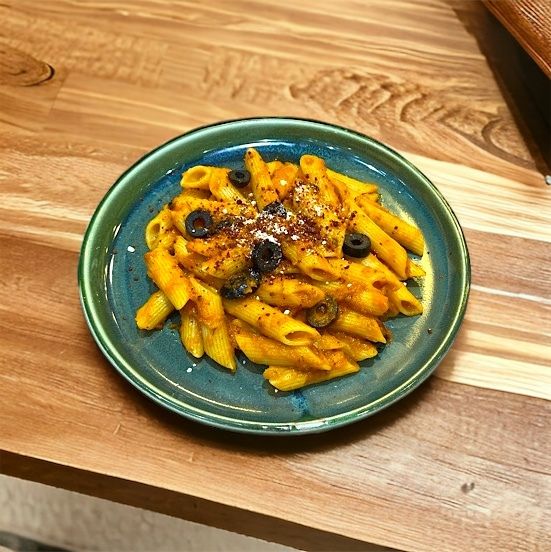 Domates Soslu Zeytinli Makarna (Penne Arabiatta)