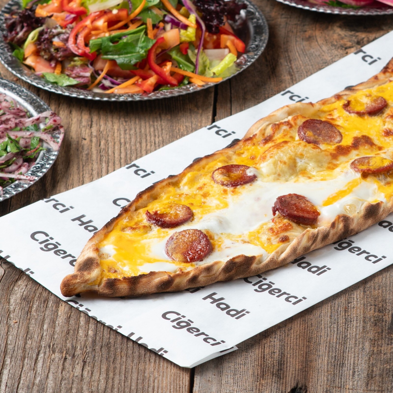 Kaşarlı Sucuklu Pide