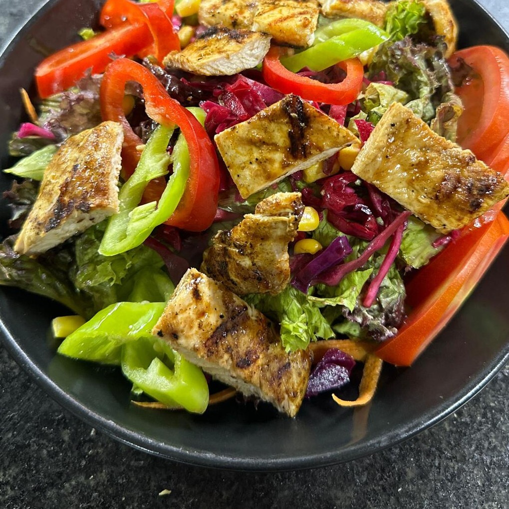 Izgara Tavuklu Salata