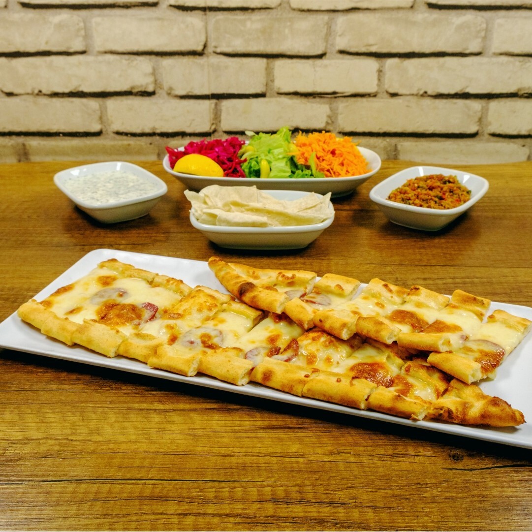 Sucuklu Kaşarlı Pide
