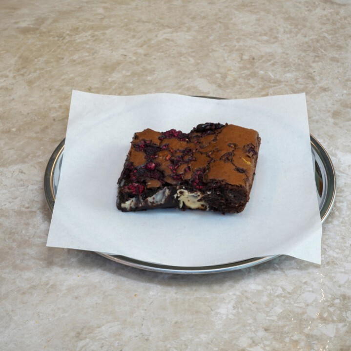 Beyaz Çikolatalı / Frambuazlı Brownie