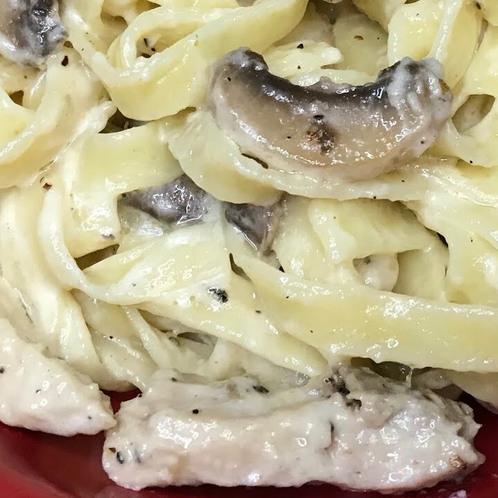 Fettucini Makarna Kremalı Mantarlı Tavuklu