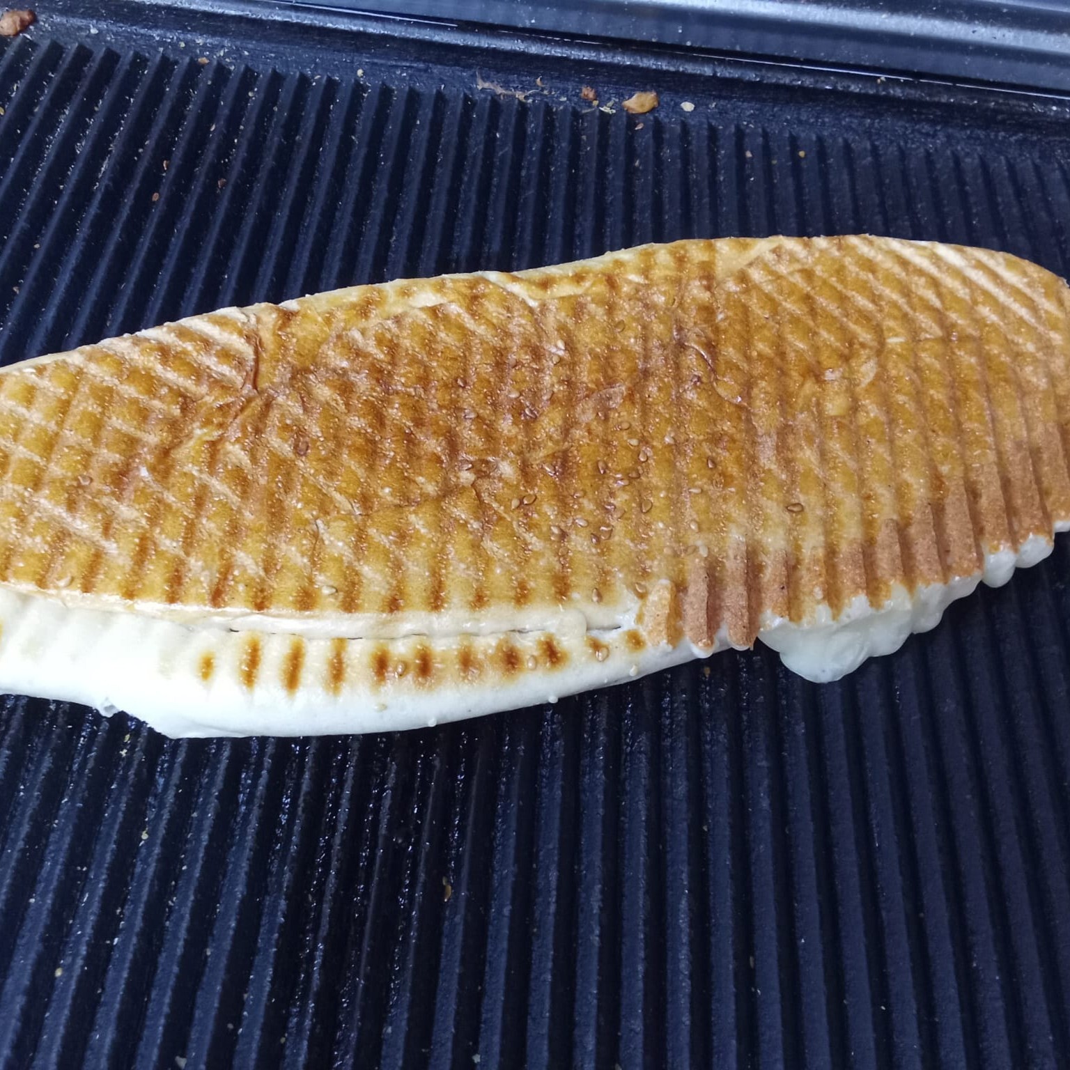 Tam Ekmek Arası Kaşarlı Tost+Coca Cola
