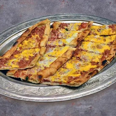 Kıymalı Yumurtalı Pide