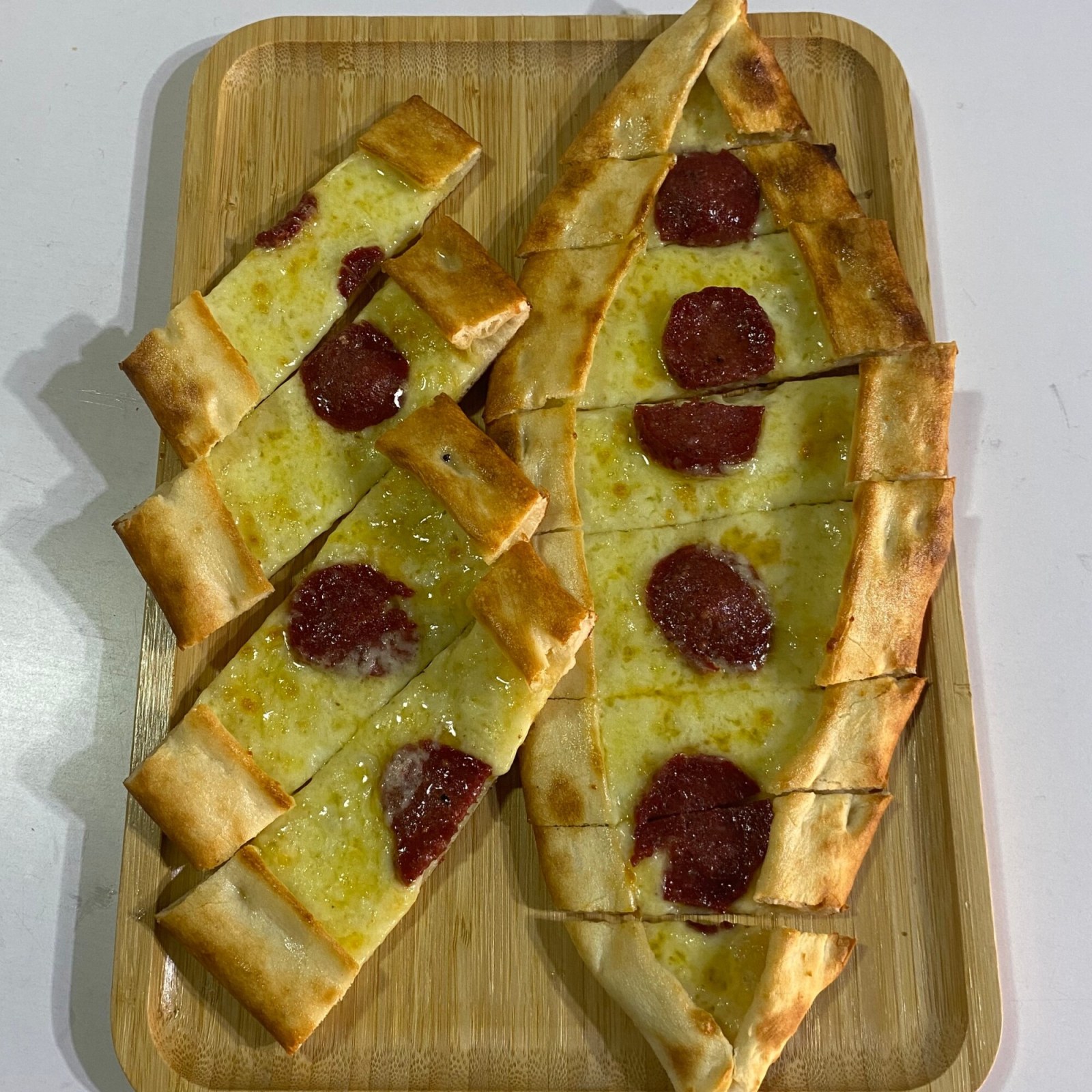 Kaşar Sucuklu pide