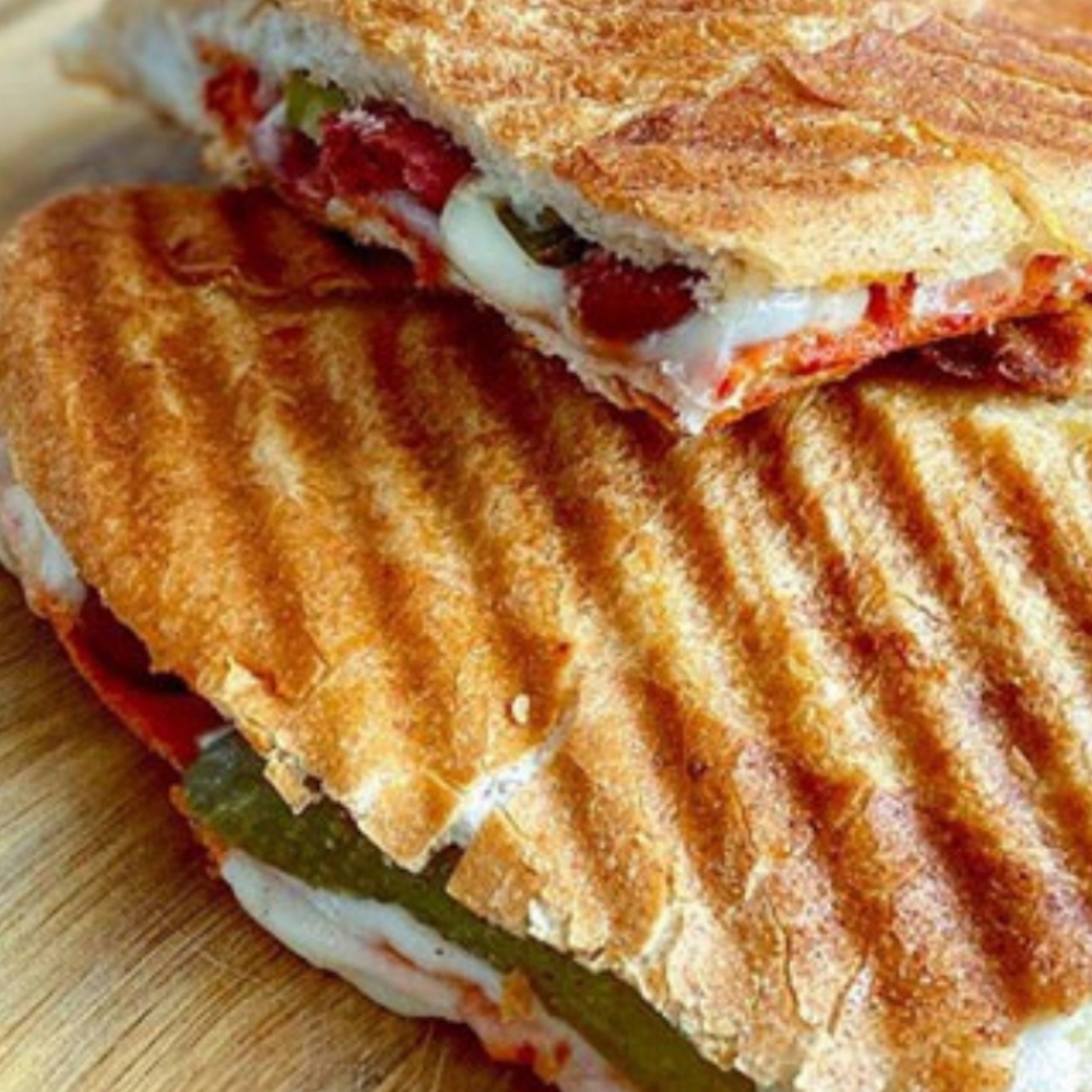 Kumru Ekmeğinde Karışık Tost