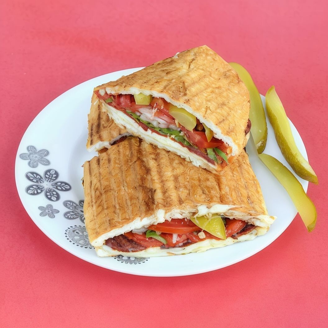 Yarım Ekmeğe Karışık Tost