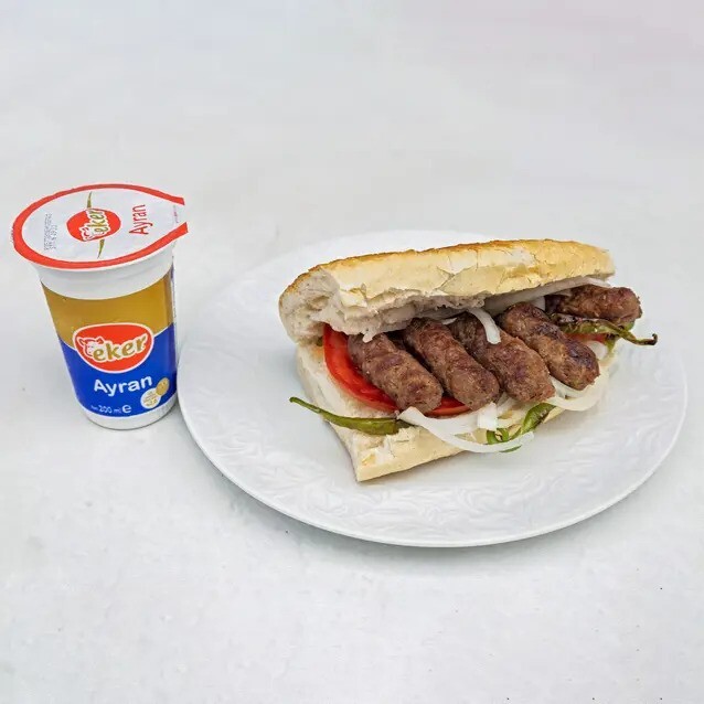 Yarım Ekmek Arası Biga Köfte Menü