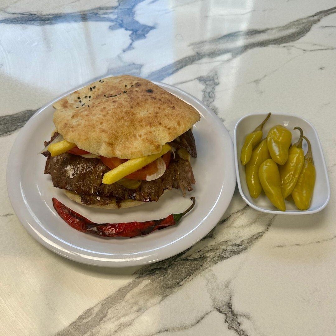 Tombik Ekmek Arası Yaprak Et Döner ( 150 Gram )