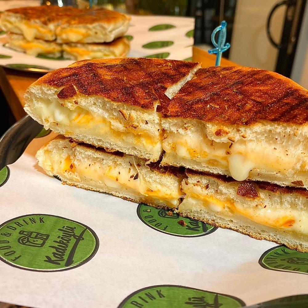 4 Peynirli Bazlama Tost