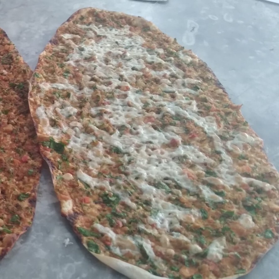 Kaşarlı Lahmacun