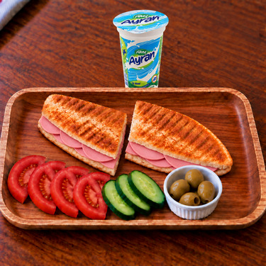 Salamlı Tost Menü