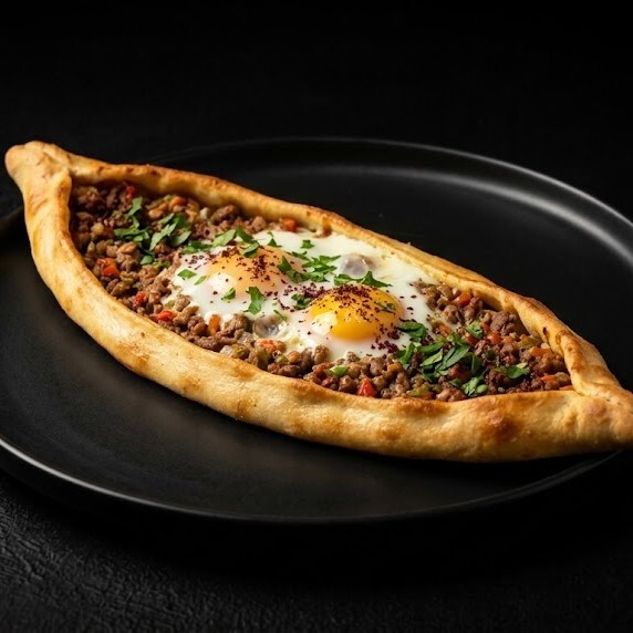 Kıymalı Yumurtalı Pide