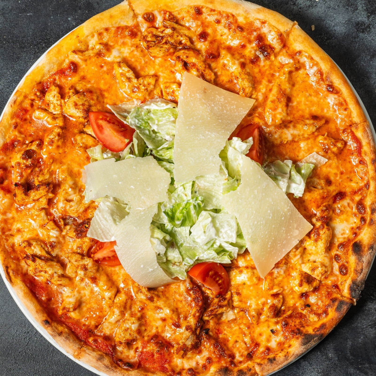 Kajun Baharatlı Tavuklu Pizza