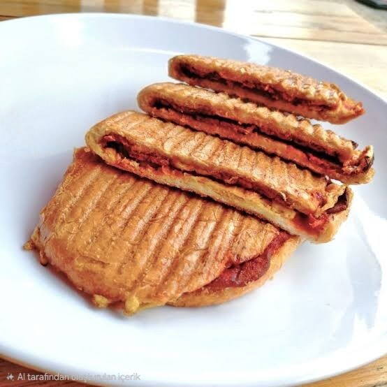 Salçalı - Sucuklu - Kaşarlı Tost Menü (Seçeceğiniz İçecek İle Birlikte)