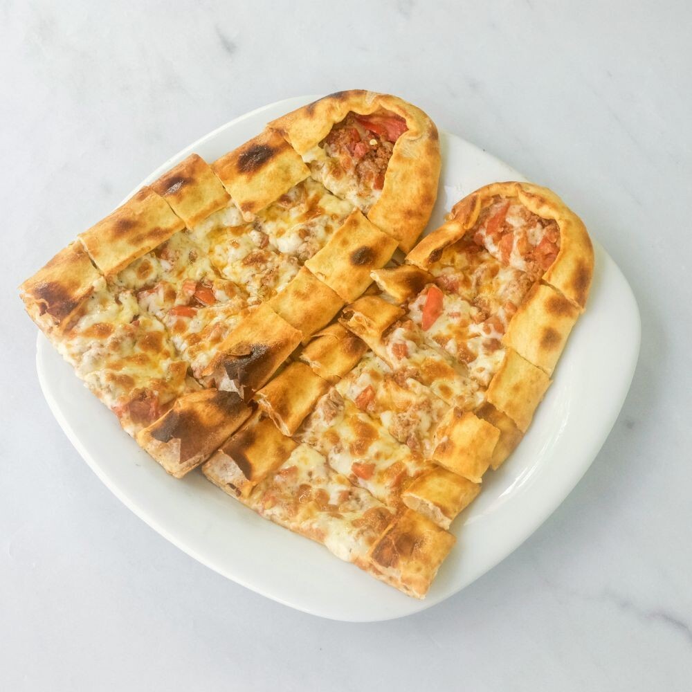 Kıymalı Kaşarlı Pide