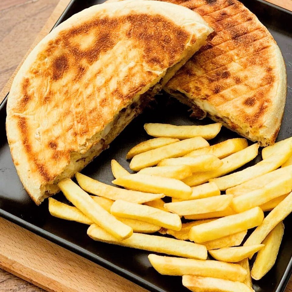 Üç Peynirli Bazlama
