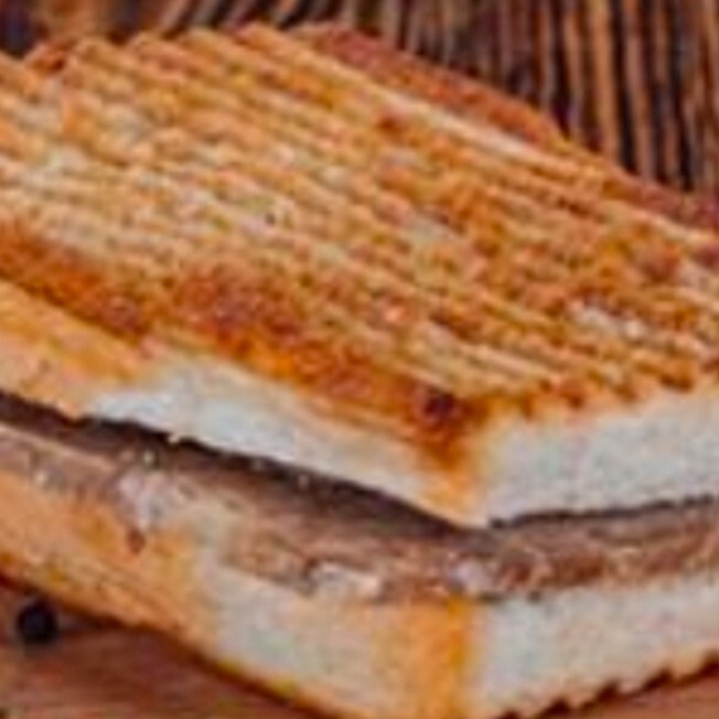 Tost Ekmeğine Acukalı Kaşarlı Sucuklu Tost