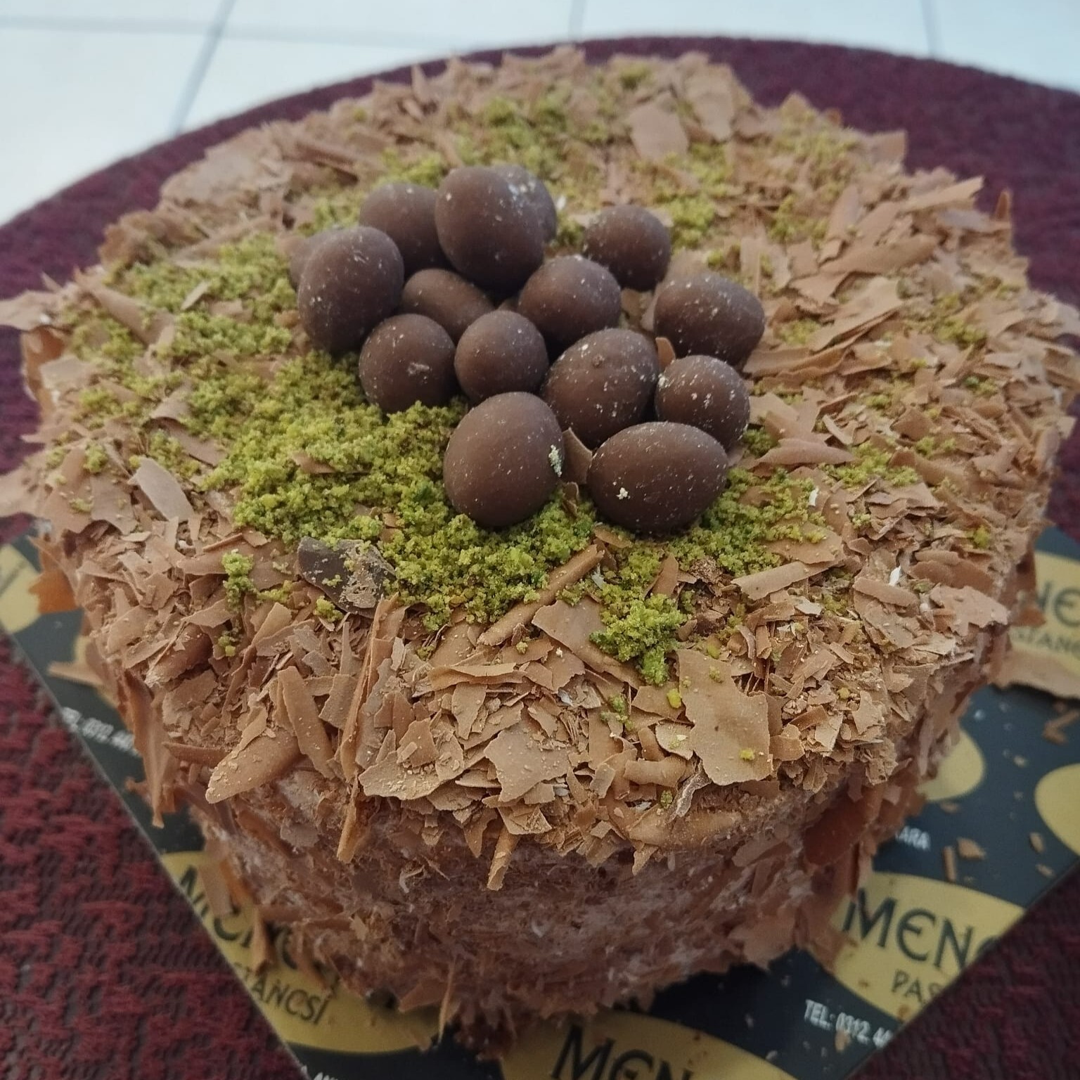 Fıstık Drajeli Yaş Pasta (4-6 Kişilik)