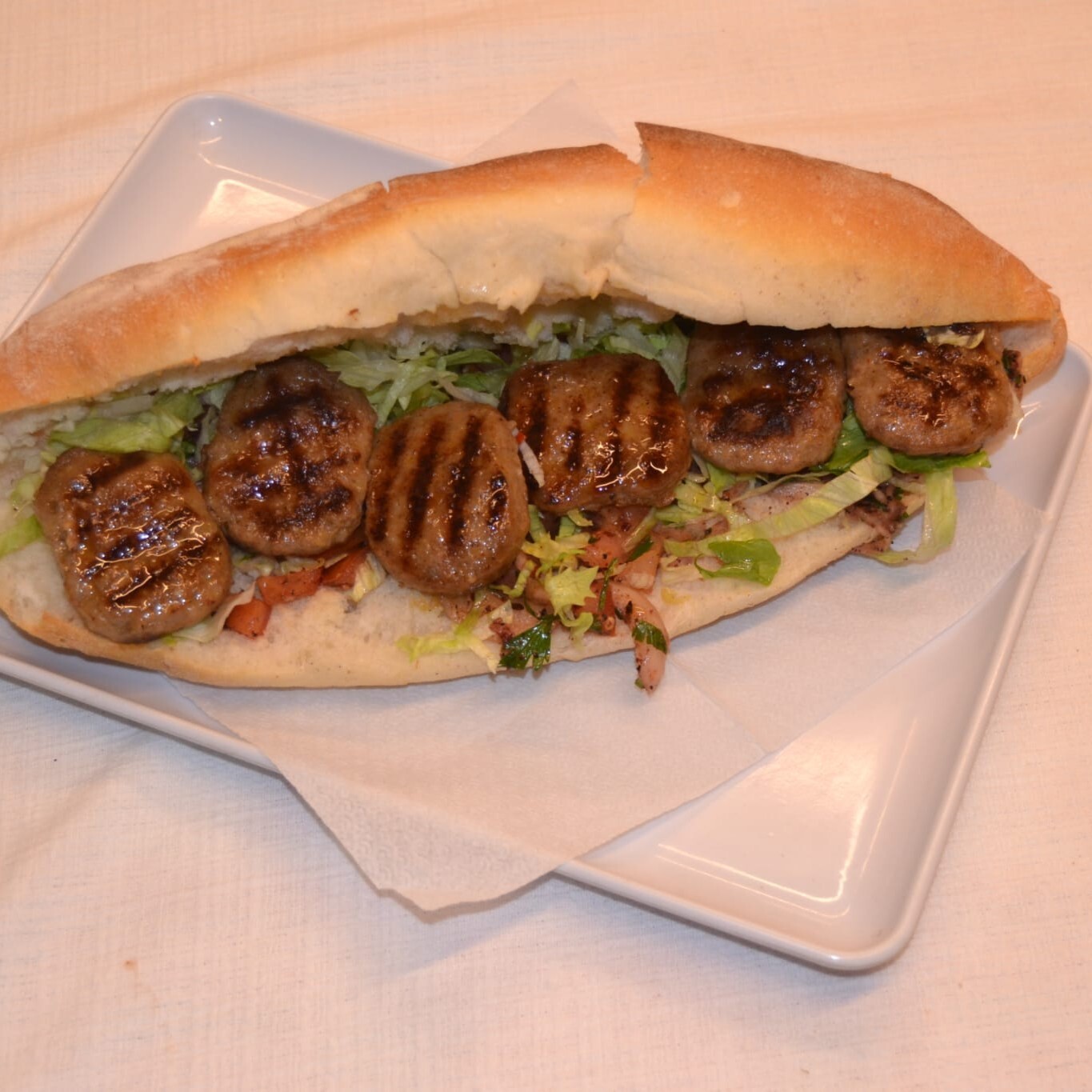 Tam Ekmek Arası Izgara Köfte
