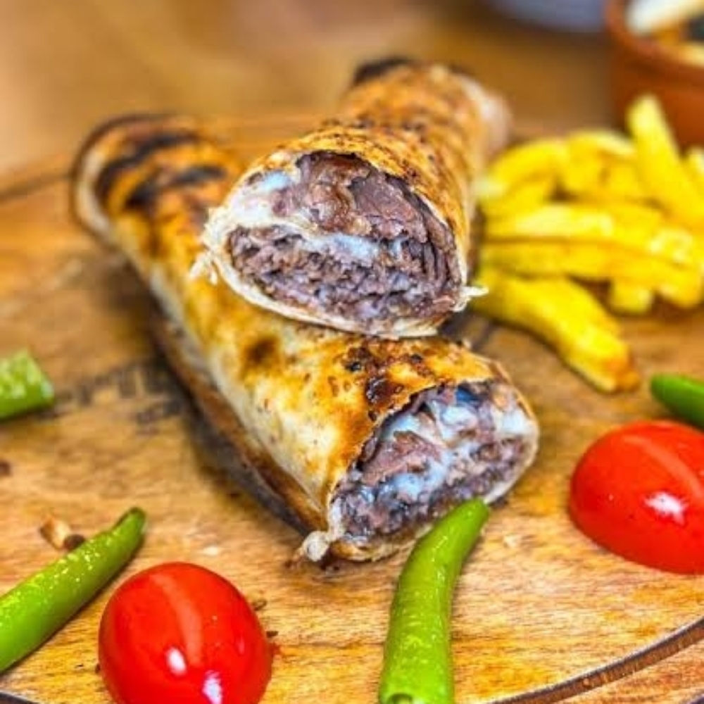 Kızarmış Kaşarlı Kuzu Et Döner Dürüm