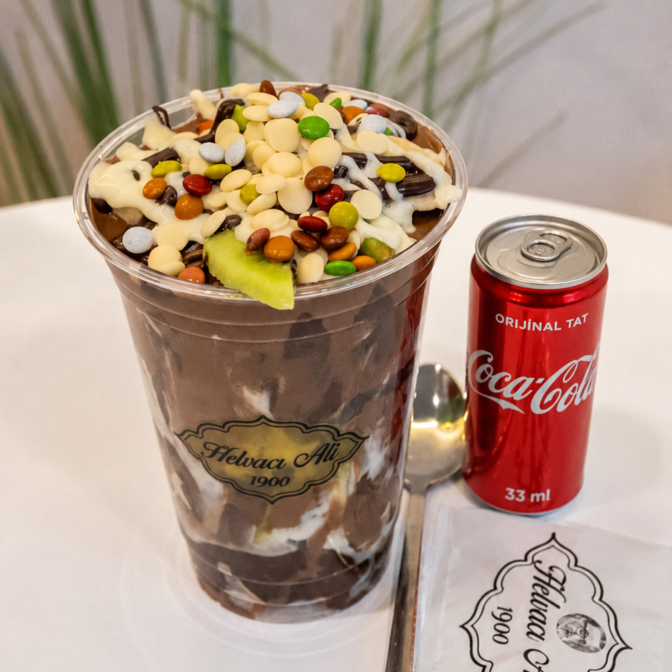 Klasik Bardak Waffle (Küçük Boy) + 33 ml Coca Cola