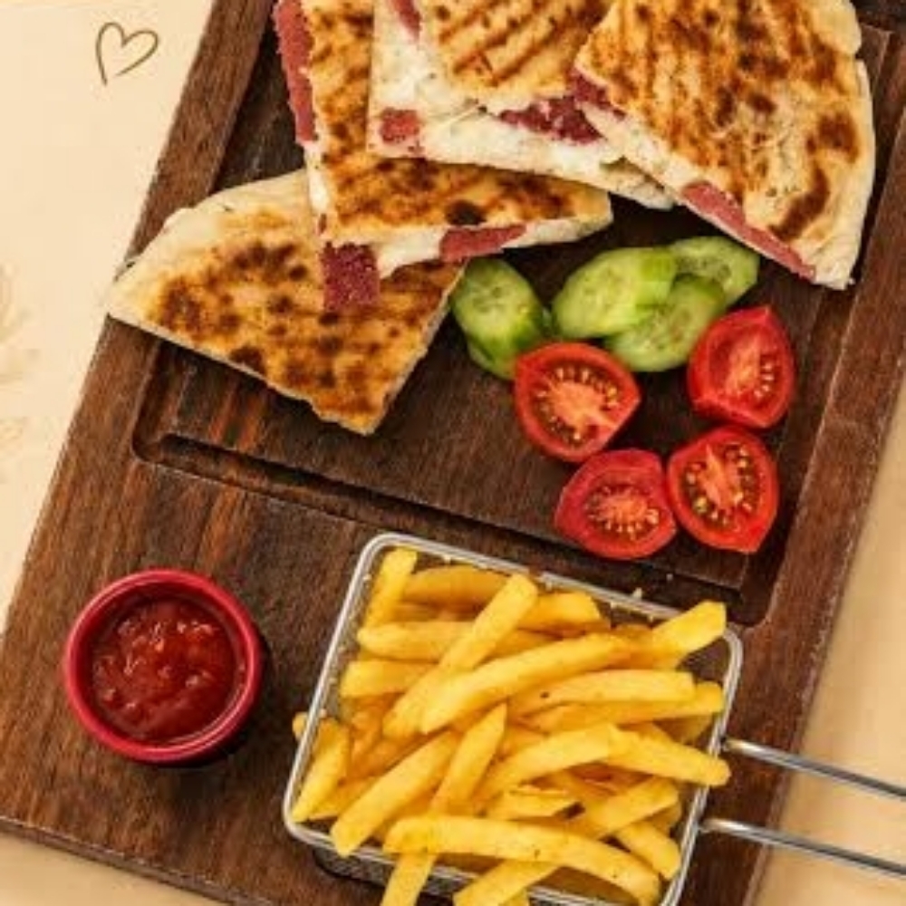 Sucuklu Bazlama Tost