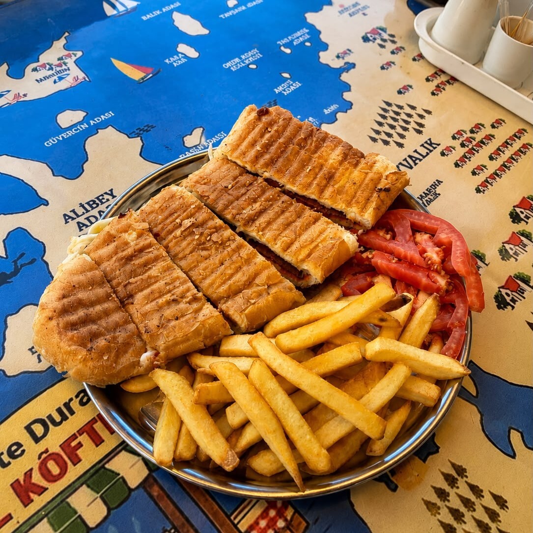 Dede Tost Menü